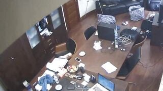 Sếp đụ thư ký bí mật trong văn phòng