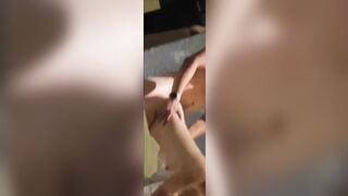 Nhìn anh hàng xóm sáu múi địt người yêu mà lồn cứ chảy nước muốn địt