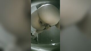 Đứa nào bữa đam mê quay lén toilet đâu? Vào đây