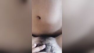 Anh họ vừa đụ vừa xoa hạt le em gái 17 tuổi mới lớn đụ thế sao em nó chịu được.