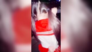 Nửa đêm dắt em loly cosplay nữ sinh lên tầng thượng doggy