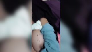 Cha mẹ ko ở nhà anh họ đè đụ em gái 16 tuổi đến phát khóc.