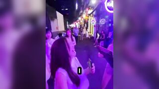 bên trong con phố linh lang huyền thoại của anh em đây