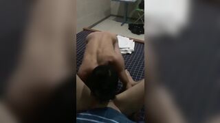 vừa được vét máng vừa được bú vú làm em sinh viên vú to sướng quằn người