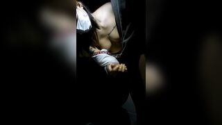 Nữa đêm dắt bé em dâu vú bự xinh đẹp ra nhà vệ sinh côn cộng bắt e cởi áo sục cu