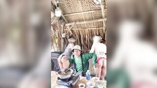 E teen Việt MỹHạnh2000 dâm cùng cô b thân chổng mông show hàng gạ chú vé số sờ lồn