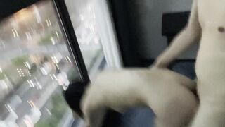 Đụ em ghệ dâm bên cửa kính vừa đụ vừa ngắm phong cảnh thành phố tuyệt đẹp #5