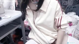 Em vó tu ở kí túc xá thích show cặp vú trắng tròn móc lồn dâm rỉ nước cho a xem #4