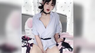 Gái xinh dâm móc lồn thủ dâm bằng toy dâm đãng cho các đại gia xem phần 2