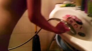 Phá cửa địt con em họ khi nó đang tắm