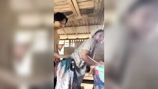 Em trai nứng cặc thèm đụ trần truồng xin chị họ đụ chị thương rồi cho đụ luôn.