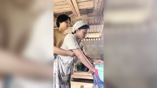 Nứng cặc thèm đụ sang nhà chị họ xin đụ chị thấy thương nên cho đụ 1 cái.