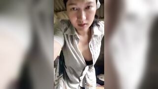 Nứng cặc thèm đụ sang nhà chị họ xin đụ chị thấy thương nên cho đụ 1 cái.