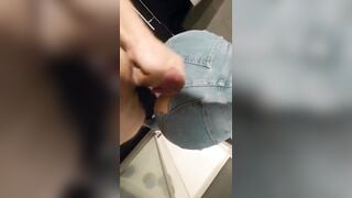nứng quá ko kịp cởi quần xé lỗ ra địt luôn