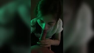 nứng cặc quá bắt con em bú cu ngay giữa đường