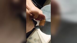 “thg ngyeu m chim bé chịch có sướng bằng t đâu” địt con bạn ngay giữa tttm