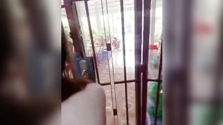 Mẹ vợ Bị con rể đè chơi trước cửa nhà