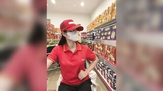 Siêu Thị WinMart bé nhân viên lồn nhiều nước vừa làm vừa bán quạt - phần 16