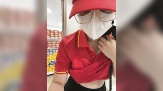 Siêu Thị WinMart bé nhân viên lồn nhiều nước vừa làm vừa bán quạt - phần 17