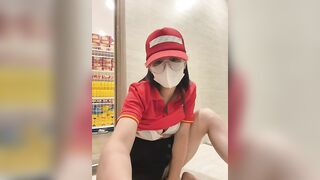 Siêu Thị WinMart bé nhân viên lồn nhiều nước vừa làm vừa bán quạt - phần 32