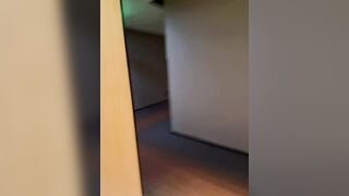 Vừa đi làm về tự nhiên bắt gặp nhỏ e họ nằm giữa phòng khỏa thân móc lòn