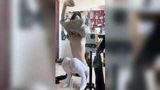 Gái xinh mình dây hàng non thủ dâm bằng toy lồn chảy nước