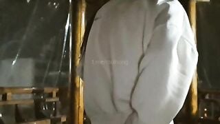 Bé học sinh kính cận thủ dâm 1