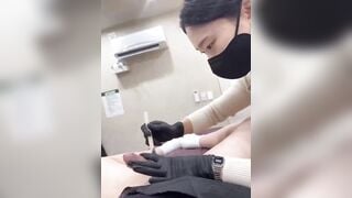 Thanh niên đi nhổ lông cu, Gặp nhân viên loli mình dây nứng cặc