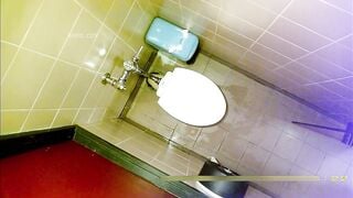 Tàu nhanh với em KTV trong nhà vệ sinh