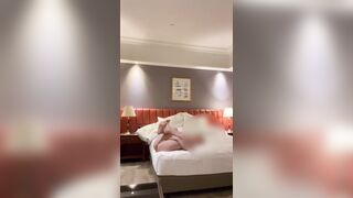 bé sinh viên banh lồn sẵn chờ anh đút cu vào lồn