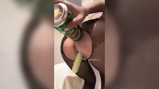Gái xinh Vú To Loli, Thủ dâm Đổ Bia vào Lồn Live sex khiêu dâm
