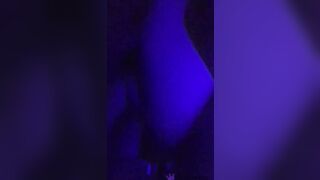BAN NGÀY ĐỊT TỐI VỀ EM NGỨA LỒN LẠI GẠ CHÁT SEX TIẾP