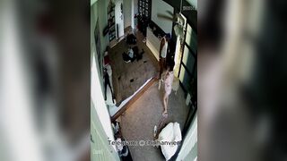 Hack Camera Chồng Cho Chó Liếm Lồn Vợ Rồi Địt