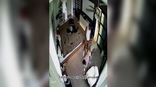 Hack Camera Chồng Cho Chó Liếm Lồn Vợ Rồi Địt
