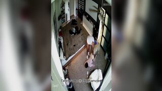 Hack Camera Chồng Cho Chó Liếm Lồn Vợ Rồi Địt