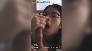Em học sinh bú cu cho bạn thân