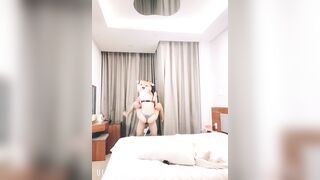 Quay lén, Thanh niên bế lễ tân lên dập Như máy khâu tê lồn rên rỉ