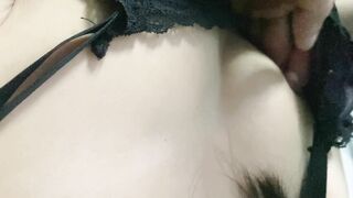 Trời mưa gió 2 đứa ko biết làm gì nằm ở nhà lôi nhau ra địt - phần 1