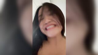 Em teen Thái Lan vú bự xinh dâm chịch cùng a bị a bóp mỏ rồi phụt đầy tinh lên mồm