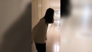 Đưa con bạn thân say rượu về nhà giúp em nó cởi quần áo lau lồn