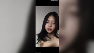 E teen xinh thủ dâm dùng cả chai thủy tinh nhét vào lồn