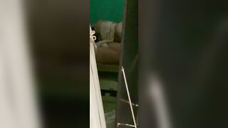 e hàng xóm ngủ nhìn ngon quá