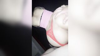 Tranh thủ cả nhà ngủ, Mò Lồn con bạn thân Doggy lút cán dập rên rỉ quay video