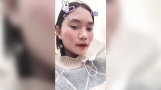 E teen trốn ra sau nhà chỉ để thủ dâm cho ny xem