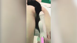 Bạn thân đến chơi, Nhét Đuôi Cáo Vào Lỗ đít, Sex Toy Thủ dâm tê lồn Múp rên rỉ