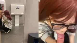 Đang học nứng cặc lôi bạn thân vô toilet trường bú cu