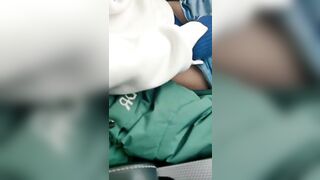 Đón con em họ mới lớn tan học rồi gạ địt em nó trên xe luôn
