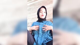 Em sinh viên vú to lồn múp không lông thủ dâm cho trai xem
