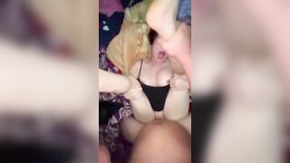 Mẹ vợ nứng lồn và cái kết bị con rể đụ rồi suất thẳng vào trong lồn.