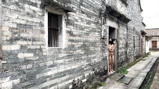 bon tàu nó lắm trò thật đấy cởi chuồng đi khắp làng